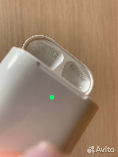 Кейс AirPods 2 с беспроводной зарядкой