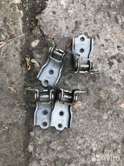 Петли передних дверей Chevrolet Captiva, объём 2.0