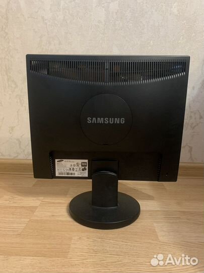 Монитор Samsung