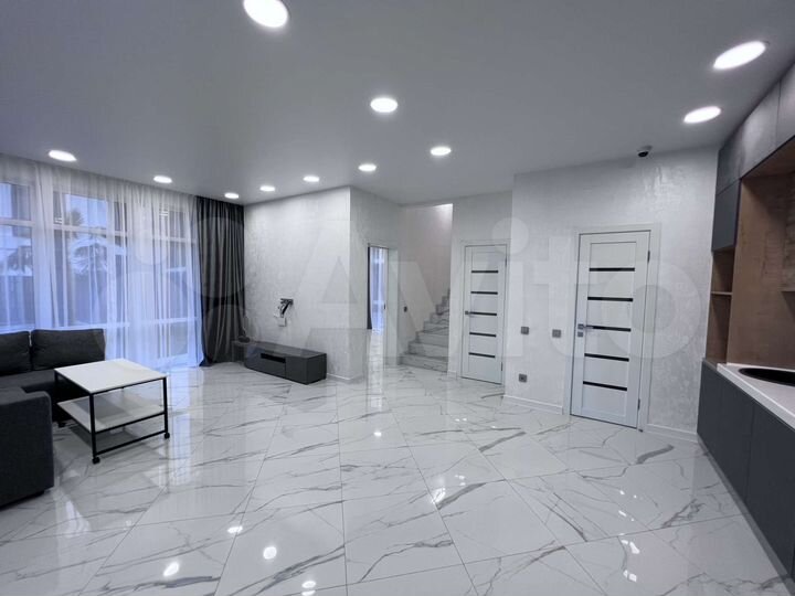 Дом 212 м² на участке 5,3 сот.