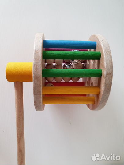 Деревянная каталка шумелка с ручкой