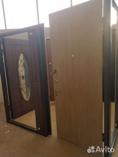 Общая тамбурная дверь от лифта