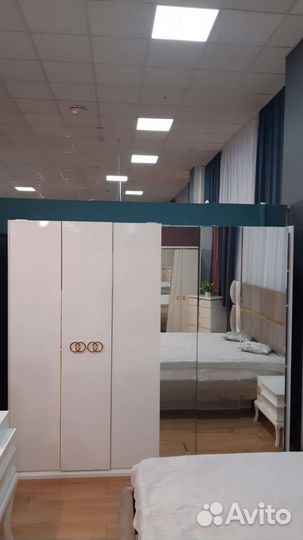 Спальный гарнитур