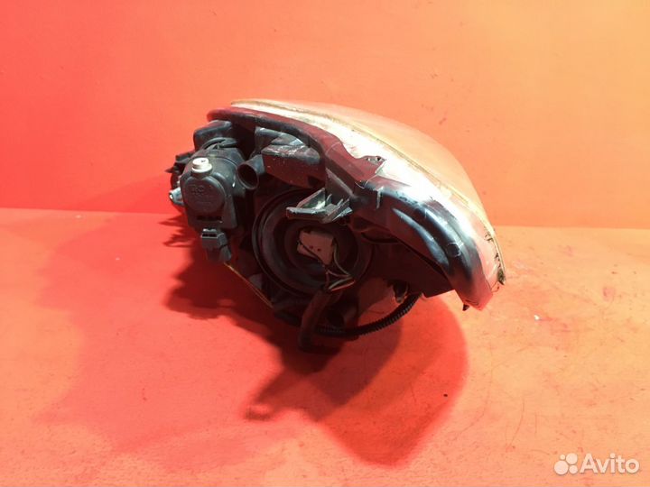 Фара для Peugeot 107 1KR-FE 1.0 (Б/У)