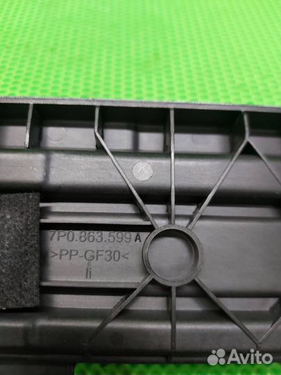 Кронштейн багажника левый Volkswagen Touareg NF