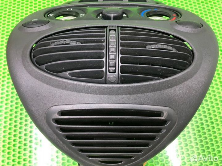 Консоль центральная LADA Kalina универсал 11183