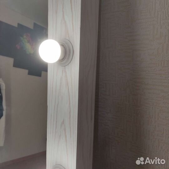 Зеркало деревянное с лампочками