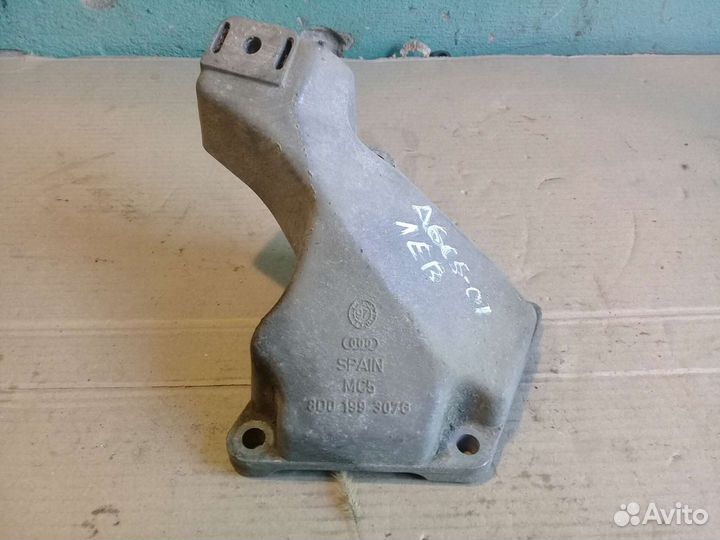 Кронштейн левый двигателя Audi A6 C5