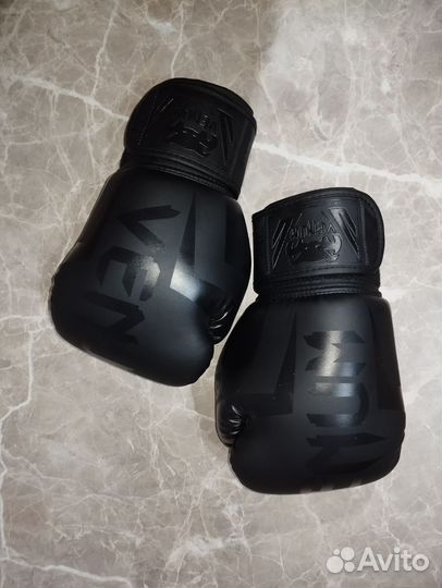 Боксерские перчатки Venum 12 oz