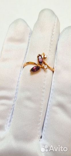 Золотое кольцо с камнем 18р