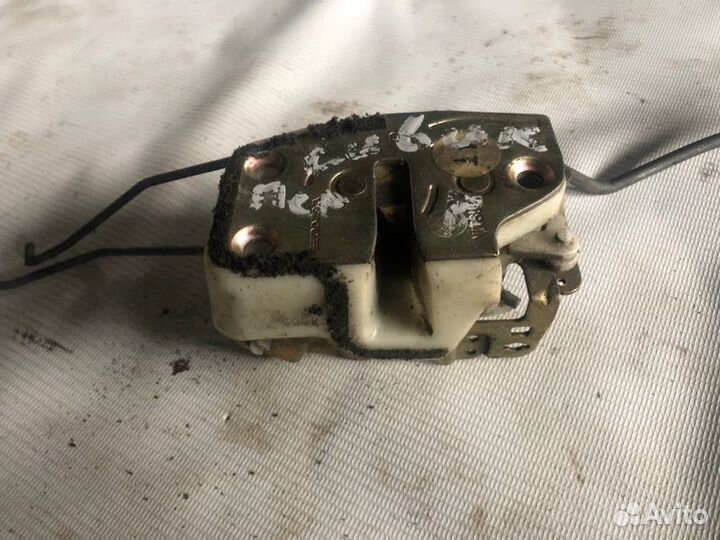 Замок двери задний правый Honda Civic EK3 B16A