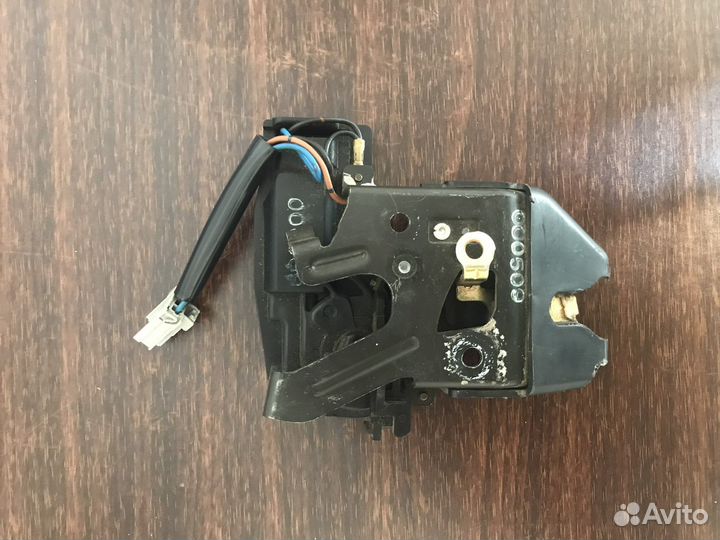 Замок багажника accord 6