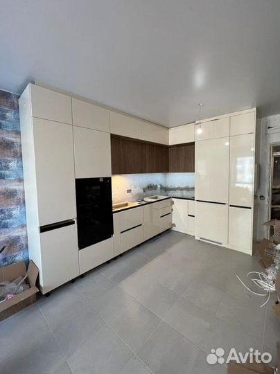 Кухонный гарнитур с крашенными фасадами артикул 83