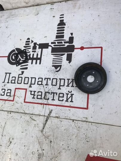 Шкив водяного насоса (помпы) Nissan Pathfinder