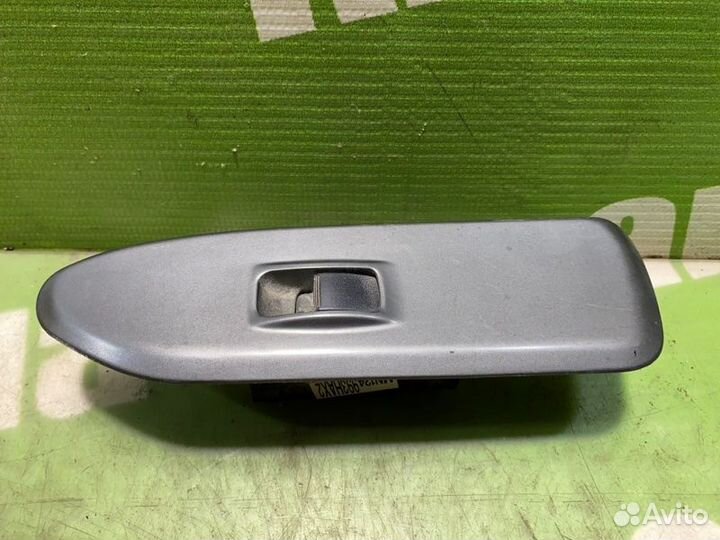 Кнопка стеклоподъемника передняя правая Mitsubishi