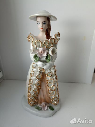 Статуэтка Девушка кружевной фарфор Румыния