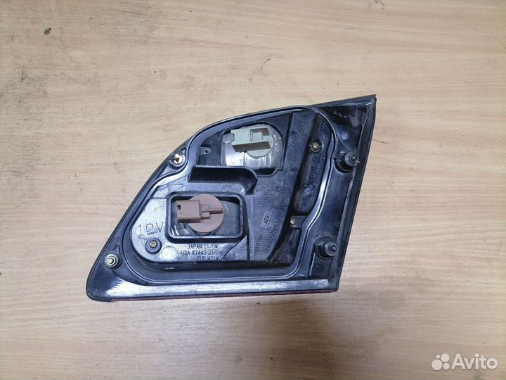 Левый фонарь крышки багажника Nissan Maxima A33