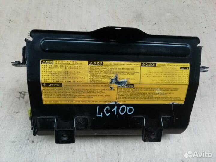 Подушка безопасности в торпедо Toyota Land Cruiser