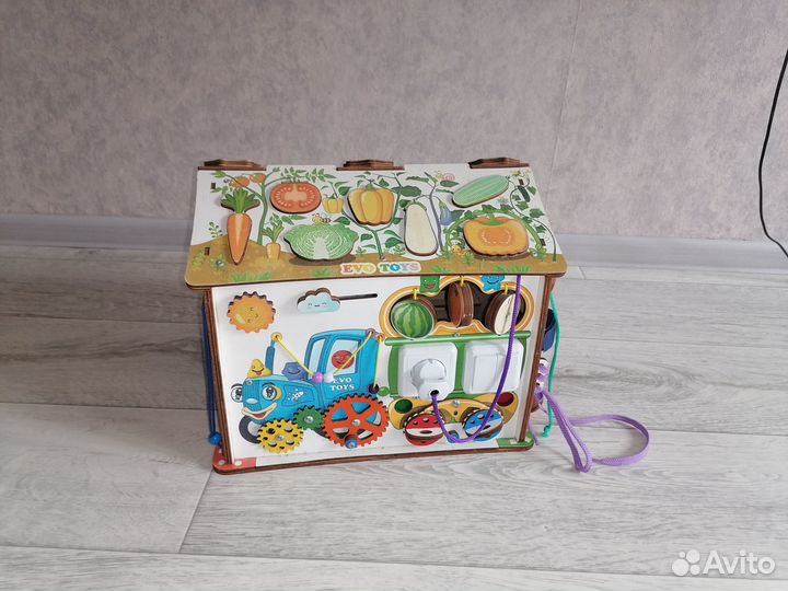 Бизиборд домик