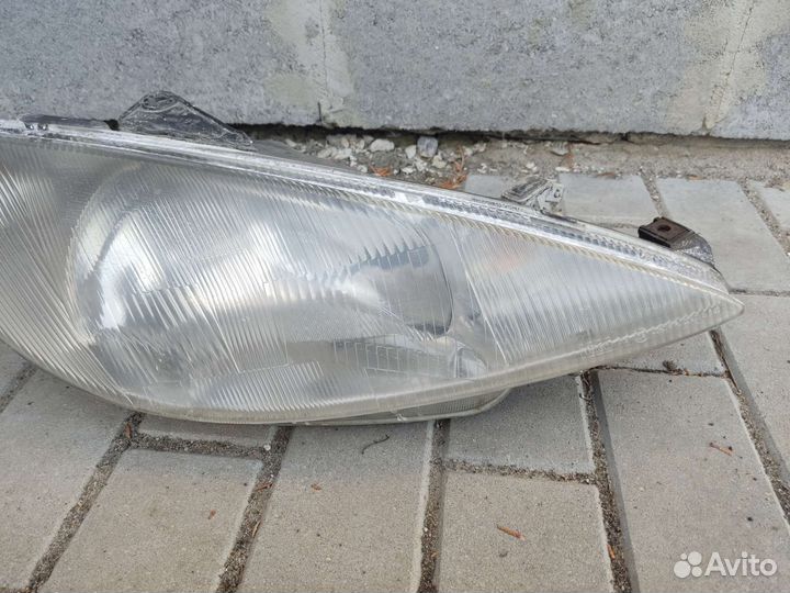 Фара правая Пежо 206