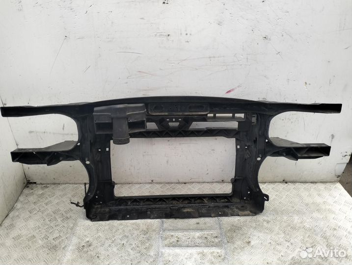 Рамка передняя Volkswagen Touran