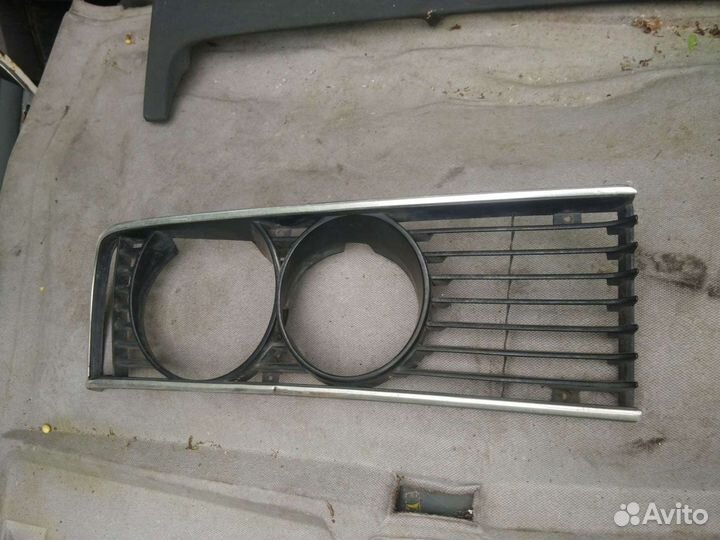 Правая решётка радиатора на бмв 7 (Е-23)