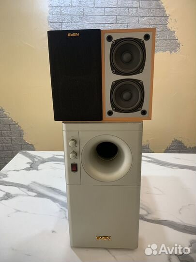 Акустические колонки большие