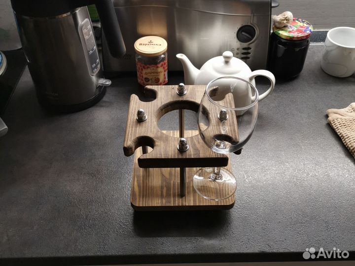 Подставка для бутылки вина и бокалов