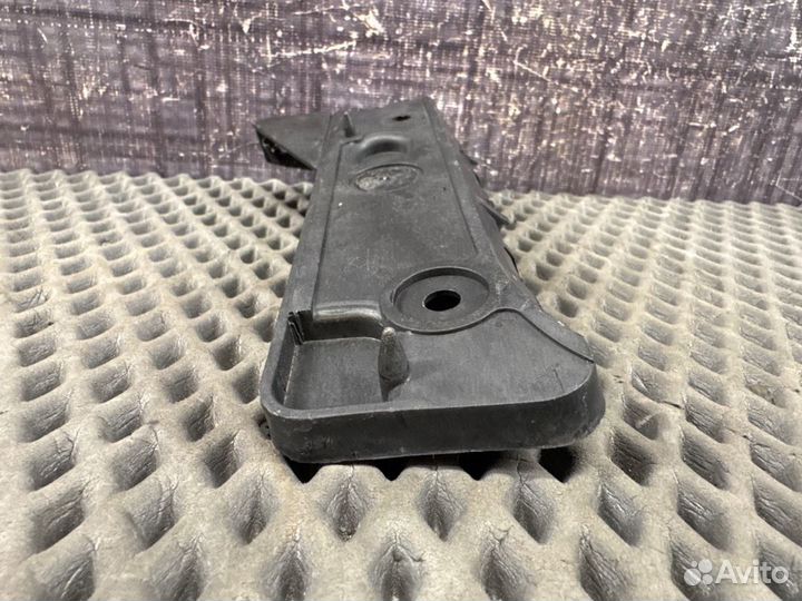 Крепление бампера переднее левое Audi A4 B6 AMB