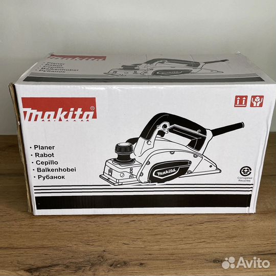 Электрический рубанок Makita KP0800