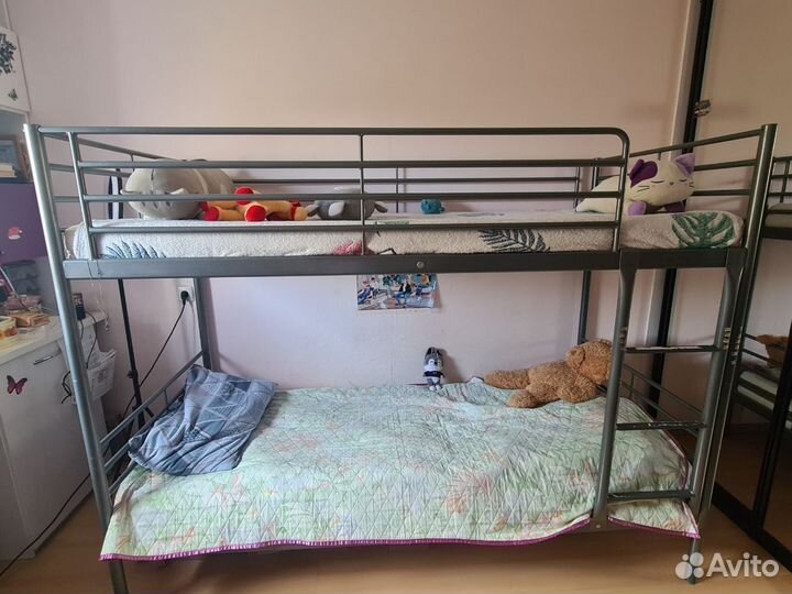 Двухярусная кровать IKEA металлическая