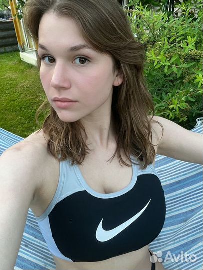 Официантка