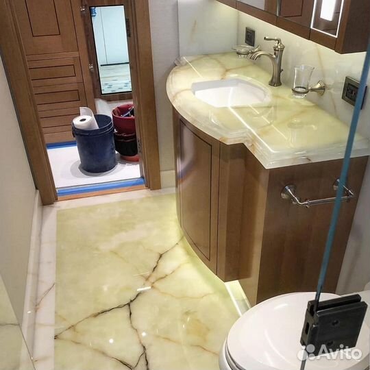 Стол. Столешница из оникса. Декор на стену. Панно