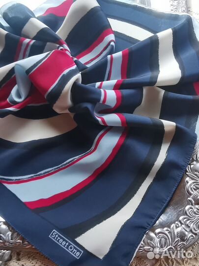 Street one шейный платок