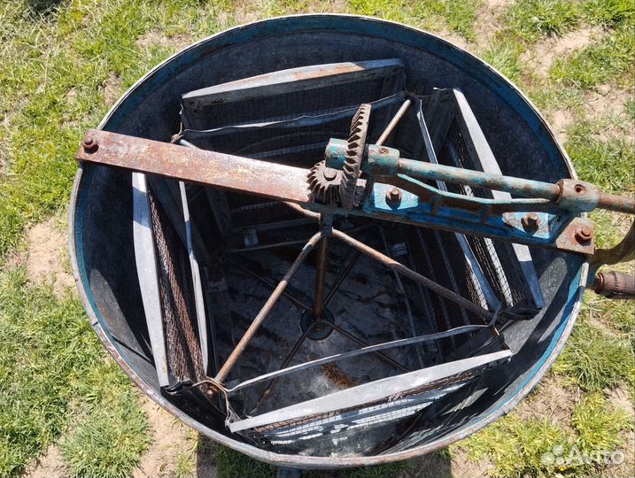 Медогонка 4 рамочная бу