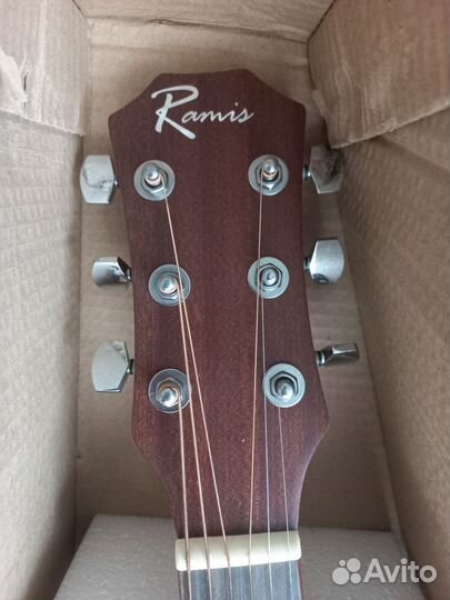 Акустическая гитара