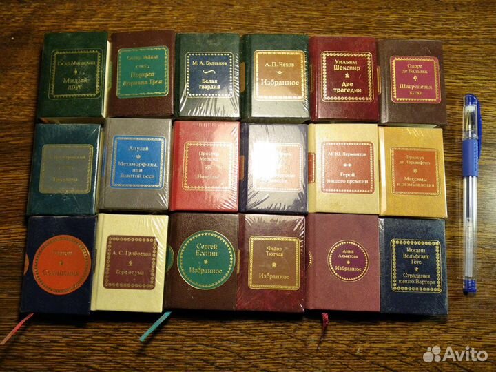 Коллекция из 18 миникниг