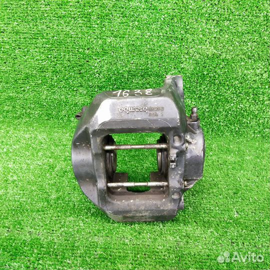 Суппорт тормозной задний правый Volkswagen Touareg