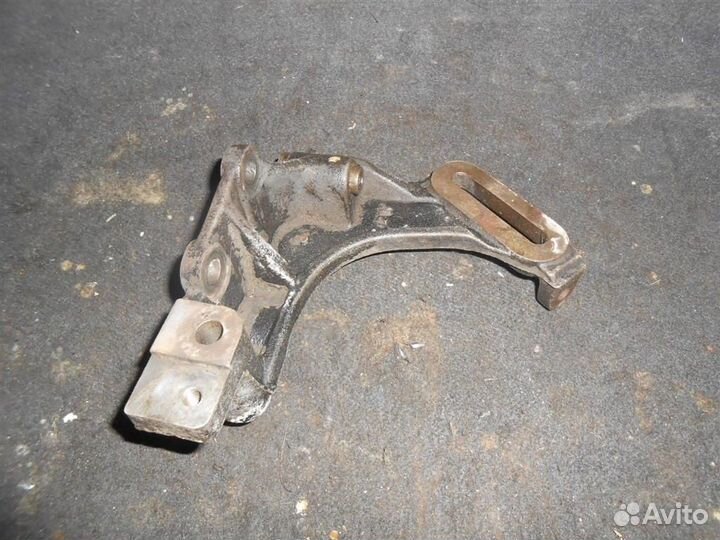 Кронштейн насоса гур Mazda Familia BF(85-87)