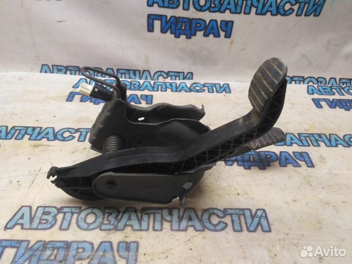 Педаль тормоза Renault Sandero 2011 360908231R Отличное состояние