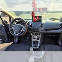 Ford Fiesta 1.6 AMT, 2015, 182 000 км, с пробегом, цена 850 000 руб.