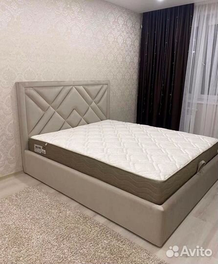 Кровать с мягким изголовьем