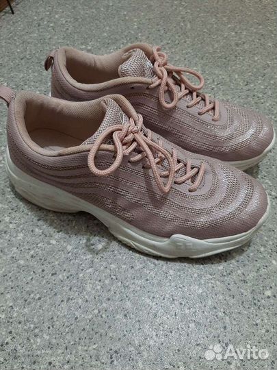 Кроссовки женские