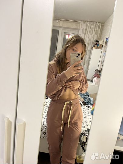 Женский спортивный костюм