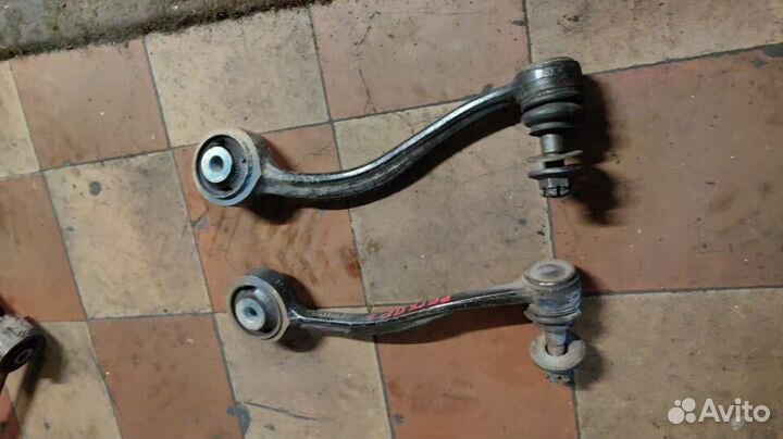 Рычаг передний верхний правый Hyundai Equus 2011