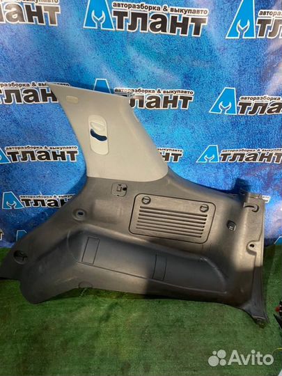 Обшивка багажника правая Mercedes-Benz Ml W163