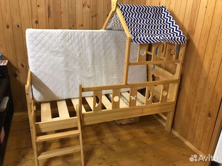 Детская кровать домик с матрасом