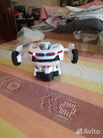 Машинка-робот музыкальная