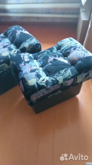 Кресло и пуфики