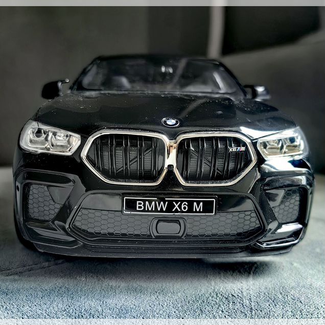 Машина на пульте управления bmw
